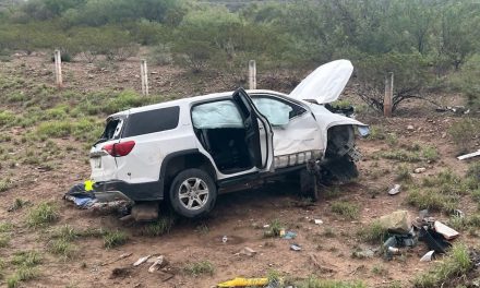 Aparatosa volcadura deja una mujer sin vida y un hombre lesionado en la Saltillo-Torreón