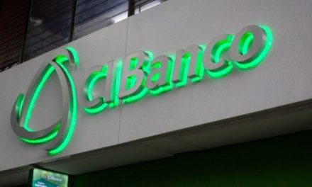 Bancos mexicanos intensifican depuración de clientes tras señalamientos de lavado de dinero