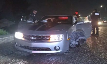 Saltillo: Hombre choca contra los muros en Periférico tras perder el control en una curva