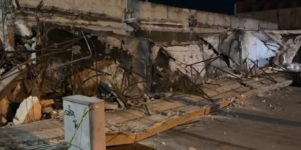 Colapsa techo de plaza comercial en Saltillo la noche del viernes