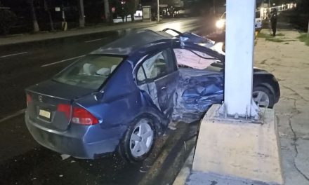 Saltillo: Joven en presunto estado de ebriedad derrapa por ir rebasando