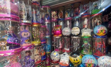 Desde los 250 pesos se venden los ramos de graduaciones en Saltillo