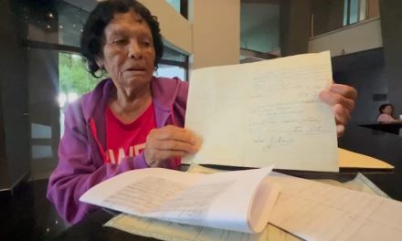 Saltillo:  Doña Juana busca asesoría jurídica por temor a perder sus propiedades