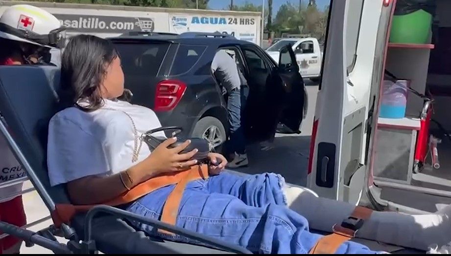 Mujer embarazada resulta lesionada en un accidente de motocicleta