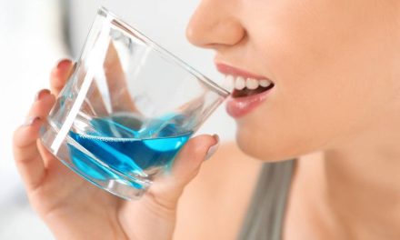 No se recomienda usar enjuague bucal; puede causar daños a la salud