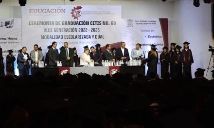 Entrega CETIS 60 nuevos profesionistas