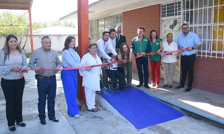 Entrega el alcalde Carlos Villarreal infraestructura a primaria de Monclova