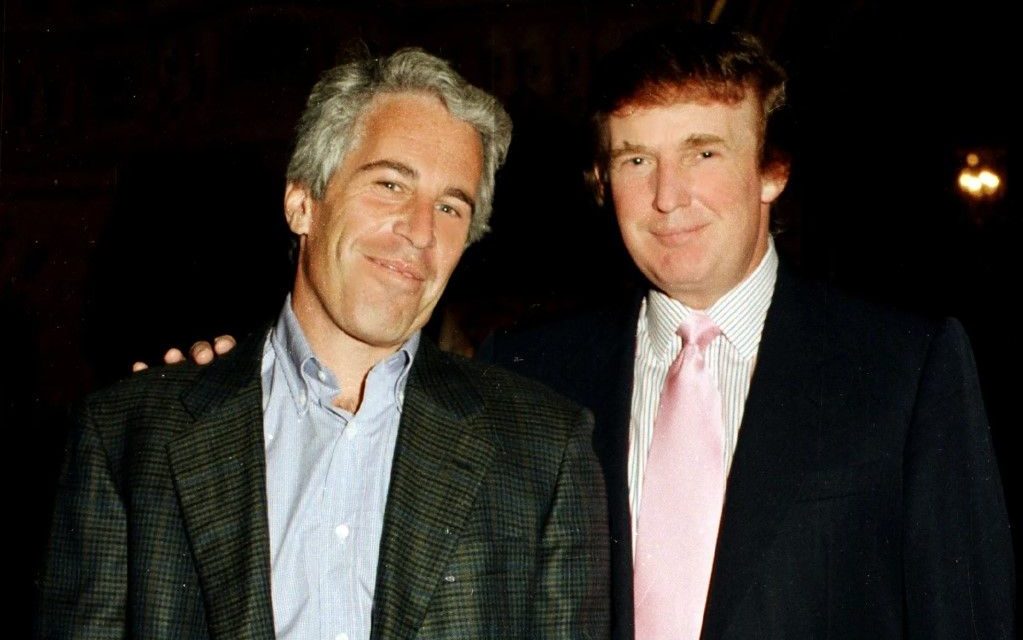 Trump se incomoda por preguntas sobre Epstein tras informe del FBI