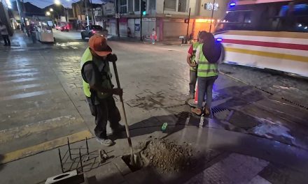 Instala Gobierno de Saltillo bolardos de seguridad en Distrito Centro