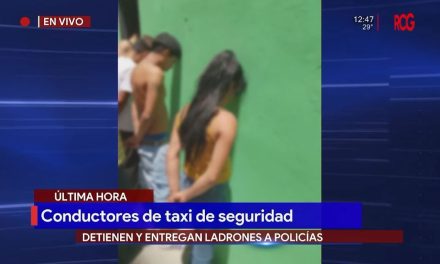 Saltillo: Conductores de taxi de seguridad detienen y entregan ladrones a la Policía