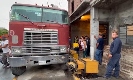 Le cae un torno encima a un hombre en Saltillo