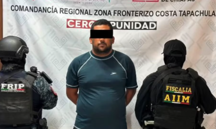 Detienen a maestro tras denuncia pública de acoso en clausura escolar en Chiapas