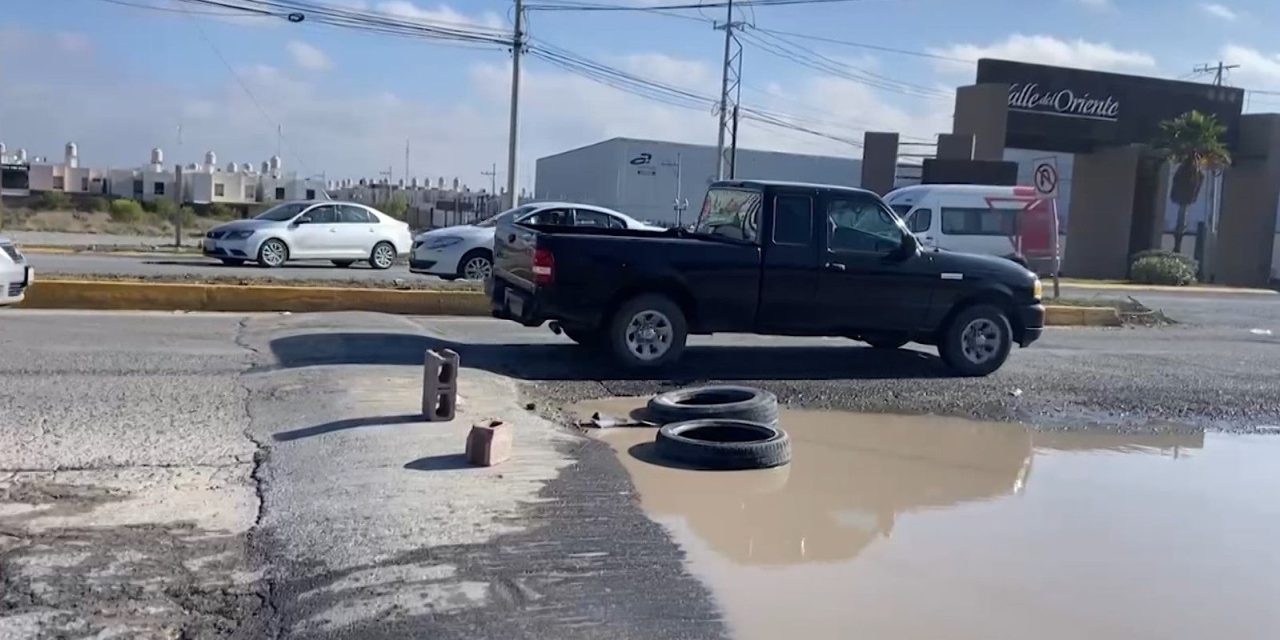 Mega bache sobre Valdés Sánchez daña a vehículos