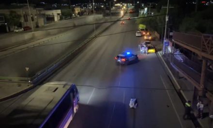 Saltillo: Muere atropellado bajo puente, cruzó sin precaución; infractor huyó