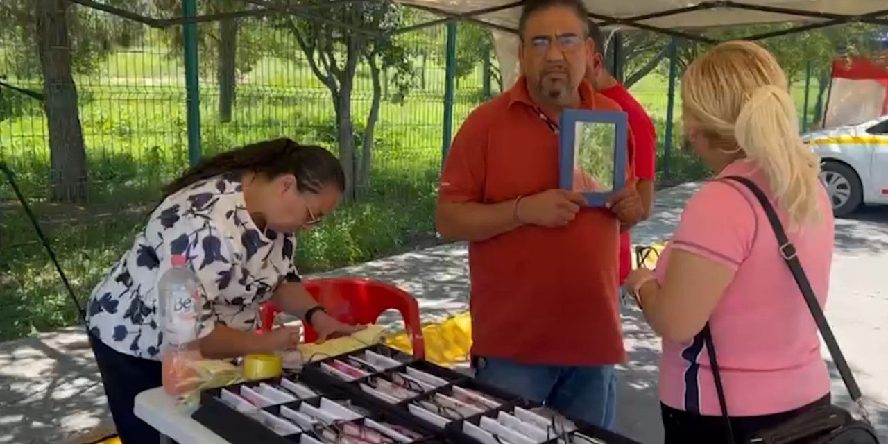Ofrecen en módulo lentes a bajo costo en Saltillo