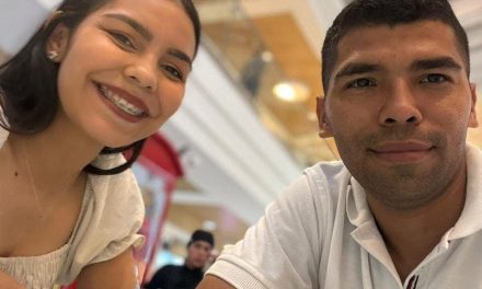 Novia muere en su luna de miel mientras su esposo le tomaba una foto… un rayo los alcanzó