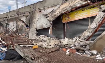 Un peligro la plaza comercial Fundadores pueden venirse abajo más estructuras