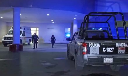 Saltillo: Hombre recibe disparo con arma de postas en una pierna tras riña al exterior de un bar