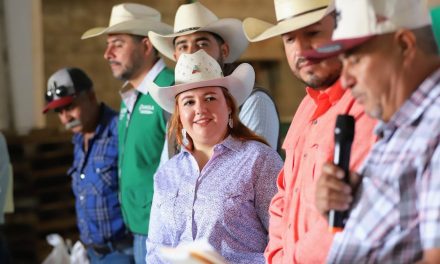 Reciben productores semilla de avena forrajera en Arteaga