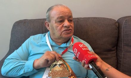 Reconocen a Salvador Alcázar; entrenador saltillense