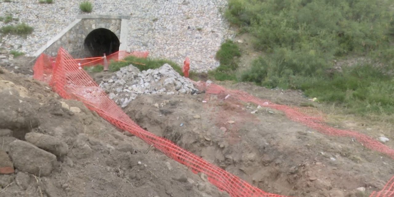 Repara EMAS red de drenaje  en Ramos Arizpe