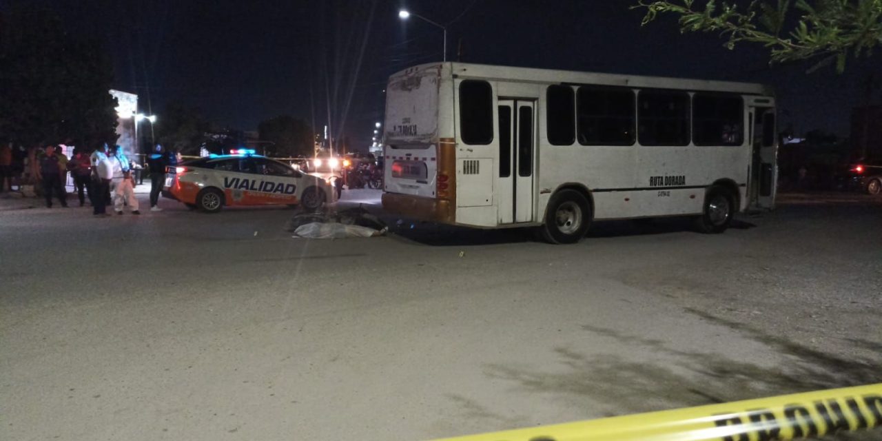 Joven de 13 años pierde la vida al chocar su motocicleta con transporte público en Torreón