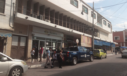 Sin dinero en los cajeros Bienestar beneficiarios esperan horas para cobrar