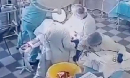 Cirujanos rusos continúan operando durante el terremoto de 8.8 grados y todo queda grabado en video