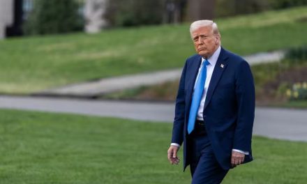 Trump anuncia aranceles del 30% a México y lanza advertencia a Sheinbaum