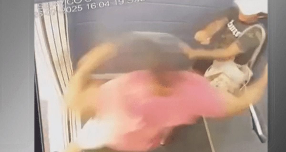 Video: Exbasquetbolista es arrestado por brutal agresión a su pareja en un ascensor