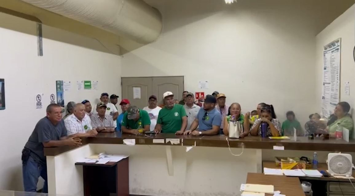 Acosa médico de Monclova a 800 familias