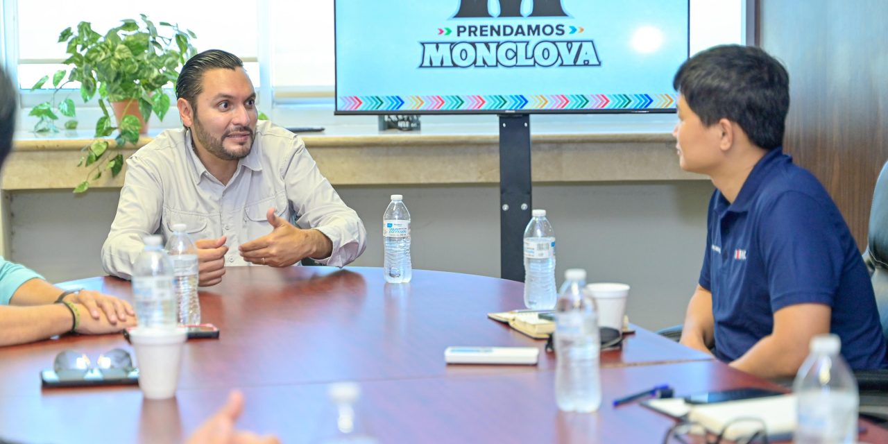 Carlos Villarreal coordina esfuerzos para implementar idioma coreano