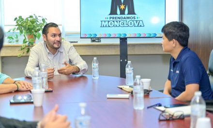 Carlos Villarreal coordina esfuerzos para implementar idioma coreano