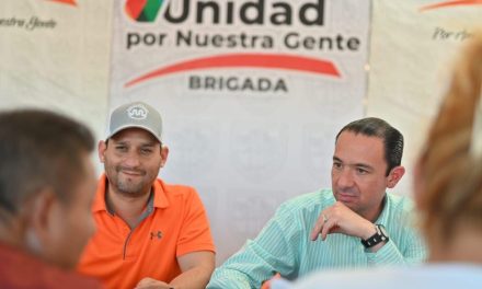 Atiende alcalde a vecinos con programa ‘Por Amor a Nuestra Gente’