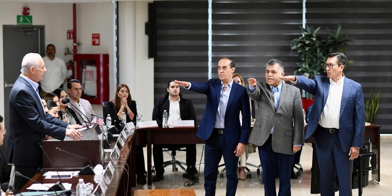Román Cepeda toma protesta a los nuevos encargados de la Secretaría del Ayuntamiento