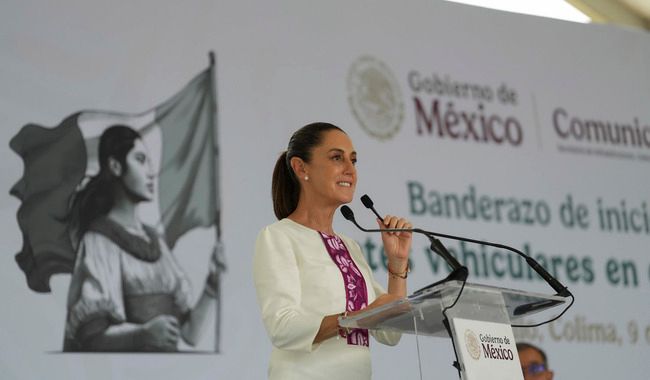 Sheinbaum inicia construcción de puentes vehiculares en Colima
