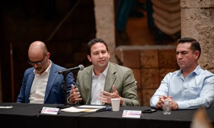 Javier Díaz comparte avances de la revitalización del Distrito Centro