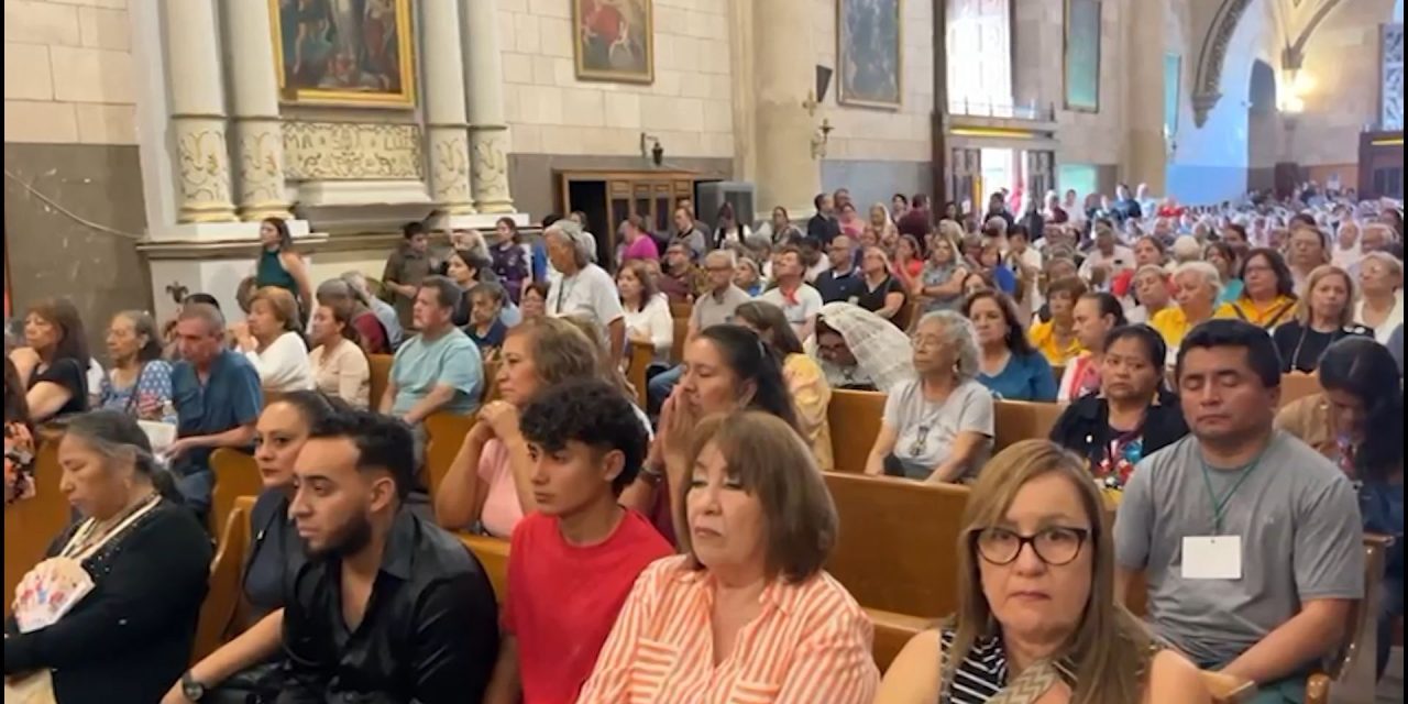 Saltillenses viven con fe el Novenario en honor al Santo Cristo