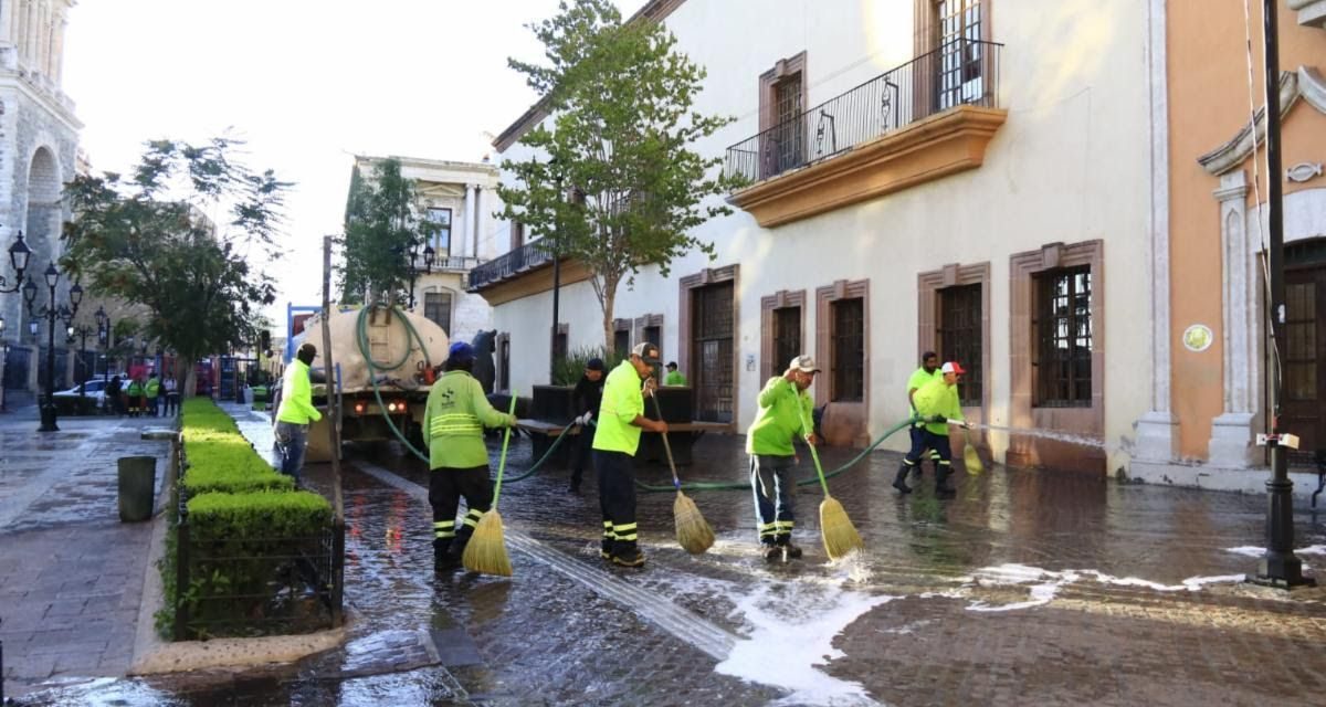 Realizan intensa labor de limpieza tras festividades del Santo Cristo
