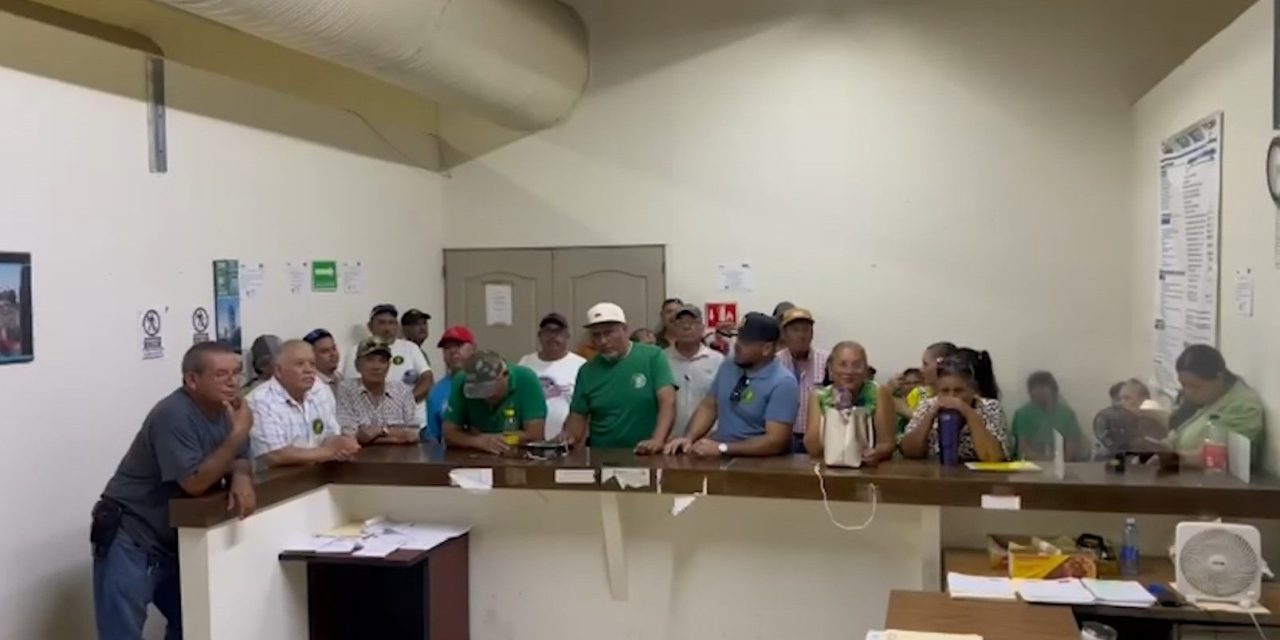 Acosa médico de Monclova a 800 familias