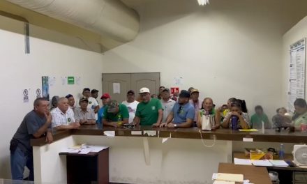 Acosa médico de Monclova a 800 familias