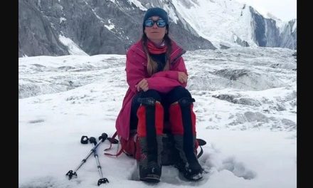 Suspenden rescate de alpinista rusa atrapada en el Pico Pobeda