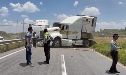Aparatoso accidente en la Saltillo-Torreón deja cuantiosos daños y caos vial