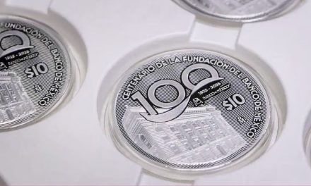 Banco de México celebra 100 años con moneda de plata y billetes conmemorativos