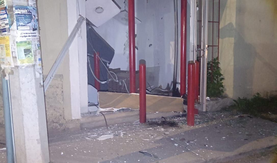Delincuentes intentan reventar un cajero automático con un explosivo en Tulancingo