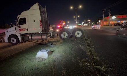 Choque múltiple en Emilio Arizpe deja solo daños materiales