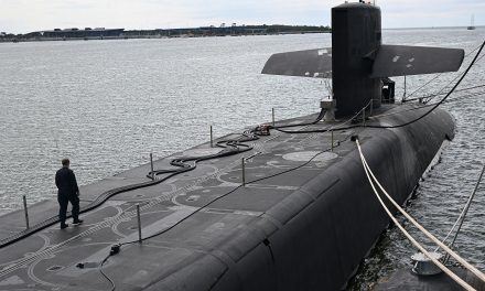 Trump presume submarinos nucleares en respuesta a amenazas rusas