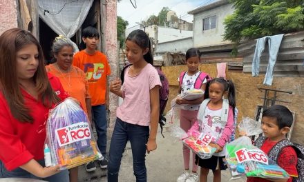 Entrega Fundación RCG despensas y útiles a hermanos que perdieron a su padre