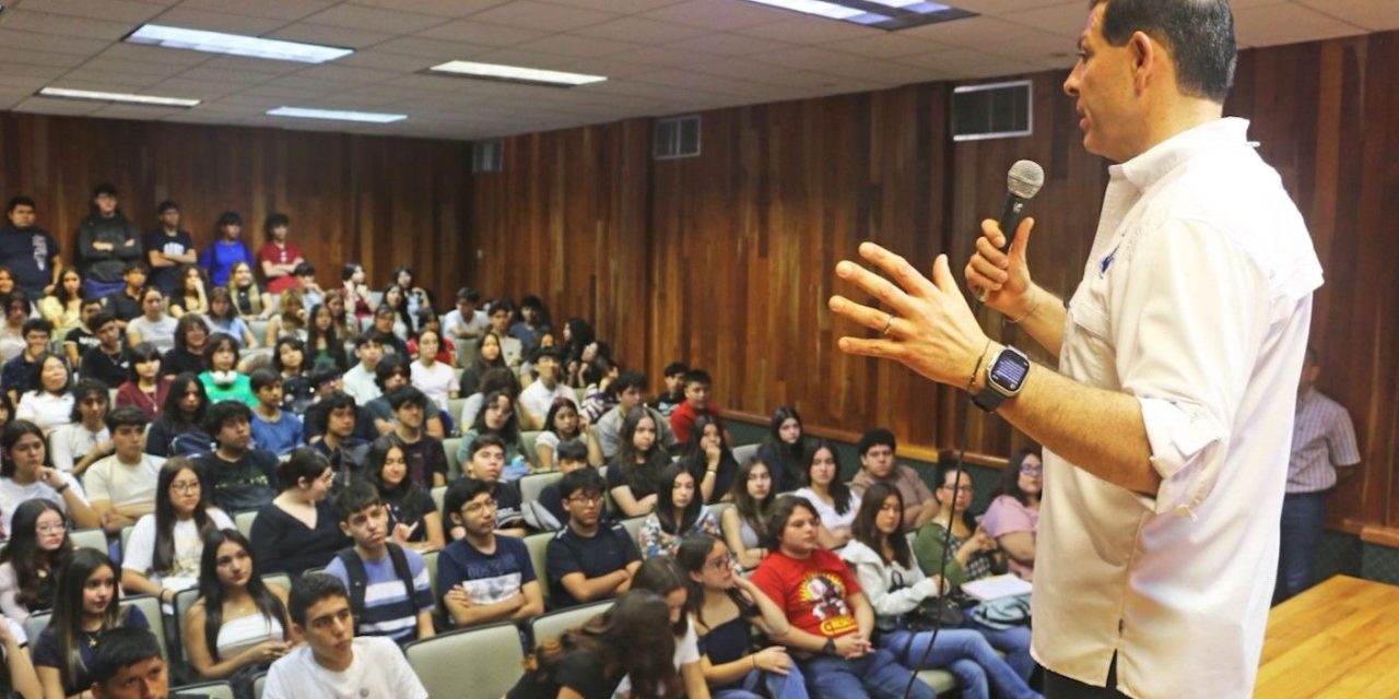 Dialoga Rector UAdeC con nueva comunidad estudiantil del ILE y la FCA