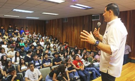 Dialoga Rector UAdeC con nueva comunidad estudiantil del ILE y la FCA